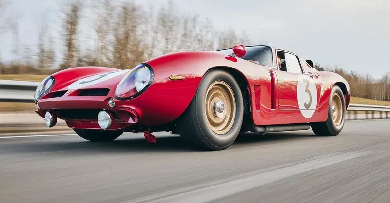 Una vera chicca tricolore, rifatta all'estero: Bizzarrini 5300 GT Revival Corsa