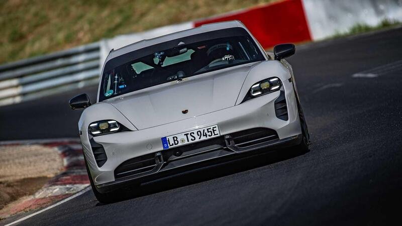 Porsche batte Tesla: la Taycan Turbo S &egrave; l&rsquo;elettrica pi&ugrave; veloce in pista, al Nurburgring [video commento]
