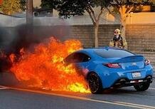 4 mesi in officina, esce e prende fuoco: una Toyota GR86 sfortunata