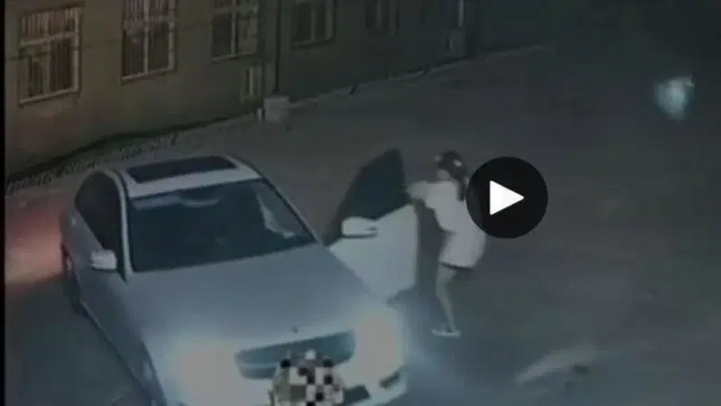 Manovre sempre facili con l'auto premium assistita tedesca, quasi sempre [video danno guidatrice Mercedes]