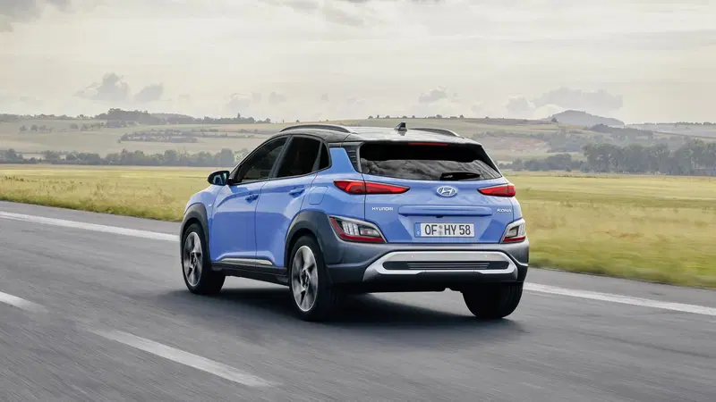 Hyundai Kona Hybrid con cambio automatico "vero", bella da guidare e consuma poco