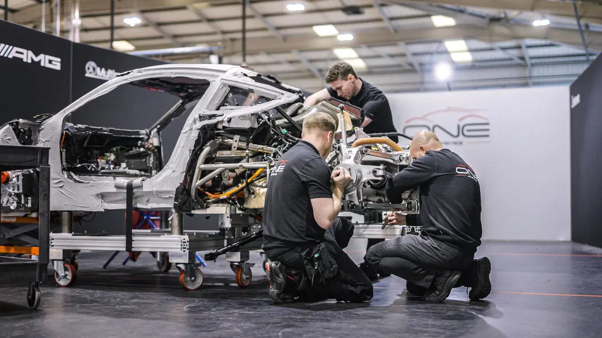 Mercedes avvia la produzione della AMG One (2)