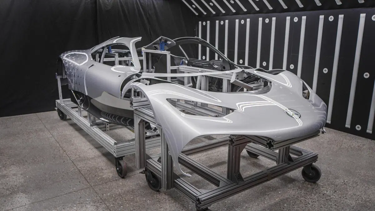 Mercedes avvia la produzione della AMG One (3)