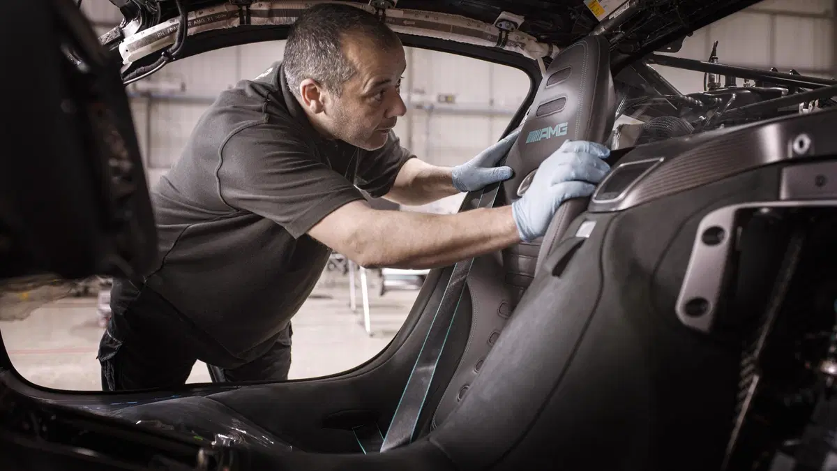 Mercedes avvia la produzione della AMG One (4)