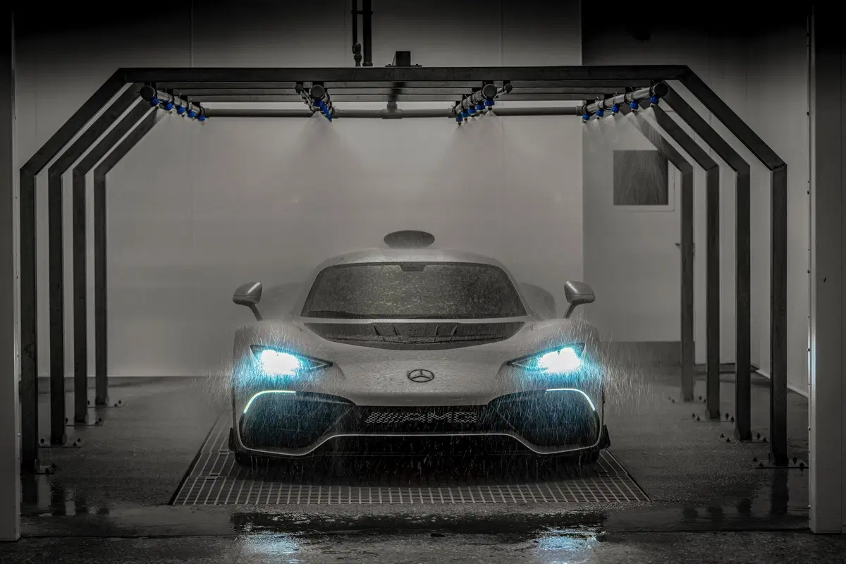 Mercedes avvia la produzione della AMG One (6)