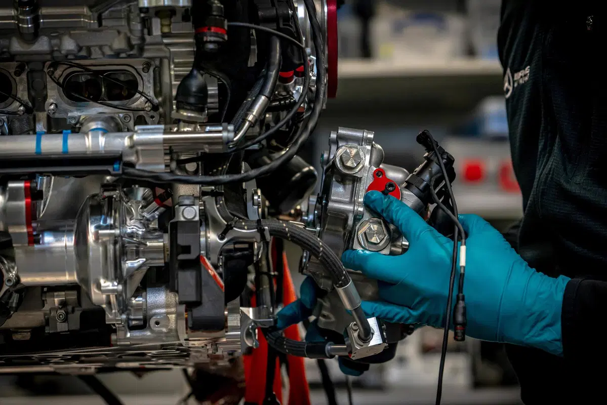 Mercedes avvia la produzione della AMG One (7)