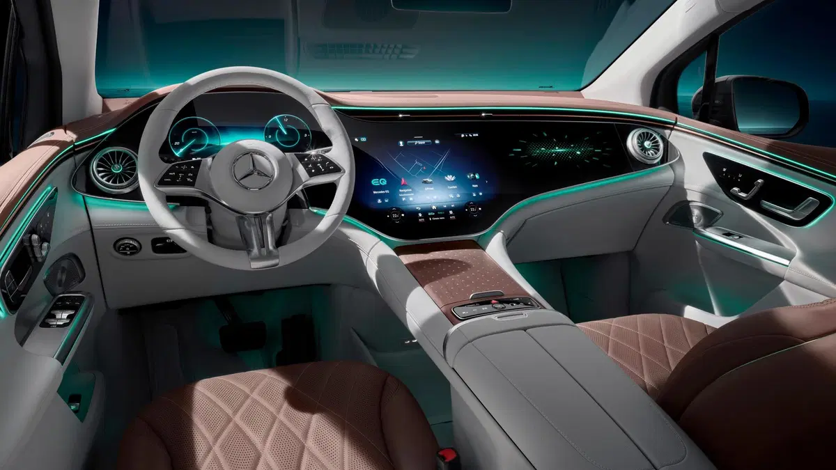 Svelati gli interni della nuova Mercedes EQE Suv: spettacolo digitale (4)