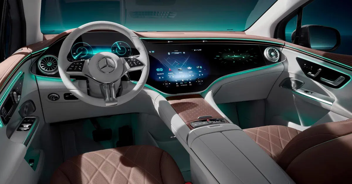 Svelati gli interni della nuova Mercedes EQE SUV: spettacolo digitale