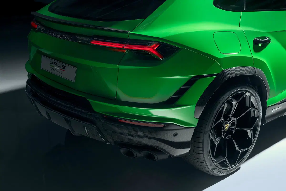 Lamborghini Urus Performante: ecco la nuova super suv 2023 più potente che mai (14)