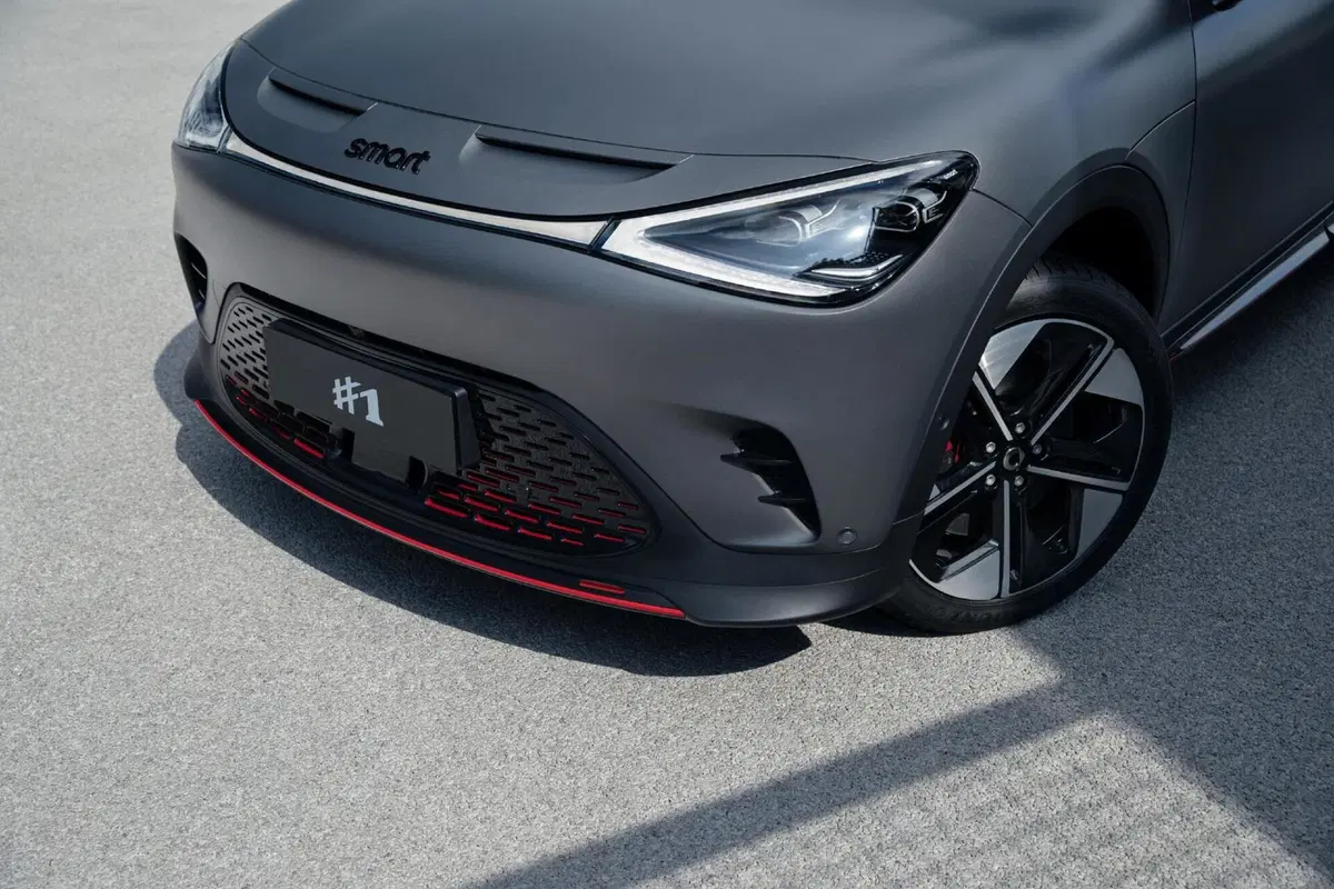 Smart #1, la versione Brabus del mini SUV è in arrivo (11)