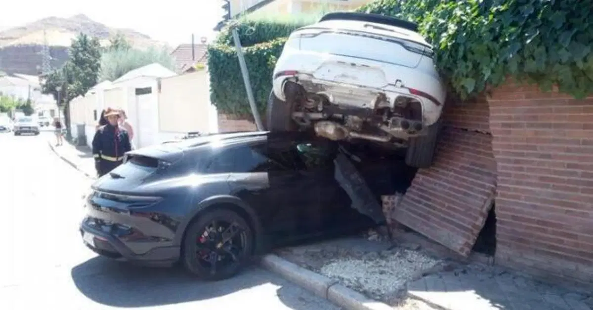 Due Porsche distrutte in un colpo solo: cosa fa l'assicurazione in questi casi?