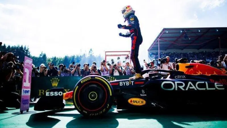 Formula 1, Verstappen: "La macchina andava sui binari"