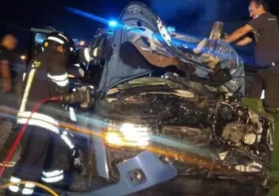 Mucca in tangenziale a Torino, agenti feriti su una Land Rover Discovery