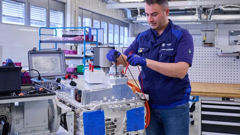 BMW apre la fabbrica delle fuel cell: l'idrogeno arriver&agrave;, si spera