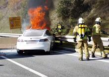 Gli incidenti con auto elettriche preoccupano: costa molto di più pagarne i danni [anche il doppio]