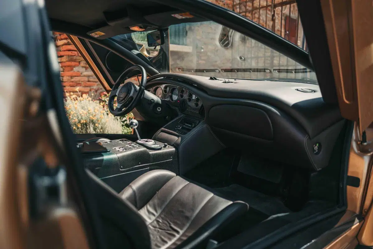 Lamborghini Diablo, l'erede della Countach: il primo V12 "4x4" (9)