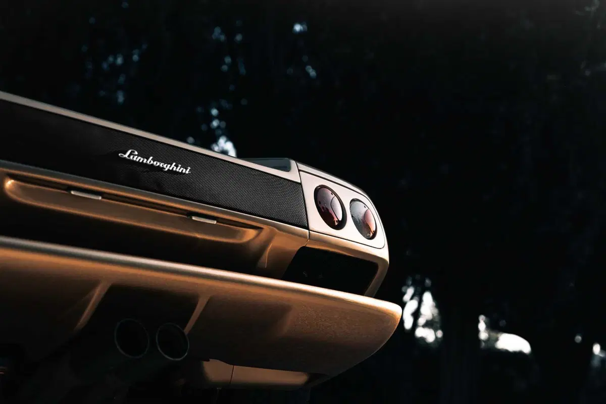 Lamborghini Diablo, l'erede della Countach: il primo V12 "4x4" (11)