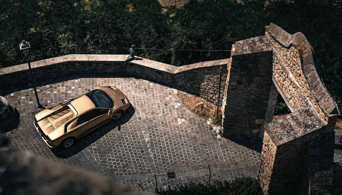 Lamborghini Diablo, l'erede della Countach: il primo V12 "4x4" (18)