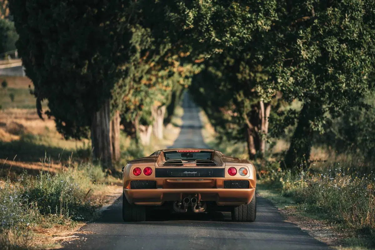 Lamborghini Diablo, l'erede della Countach: il primo V12 "4x4" (25)