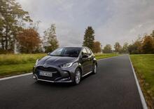 Mazda 2 Hybrid, la sosia di Toyota Yaris: come e perché la fanno