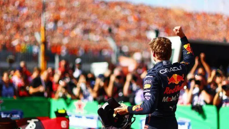 F1, GP Olanda 2022: Verstappen strappa la pole a Leclerc