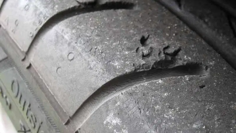 Le auto elettriche consumano molto i pneumatici. 20% in pi&ugrave; di polveri nell'aria  