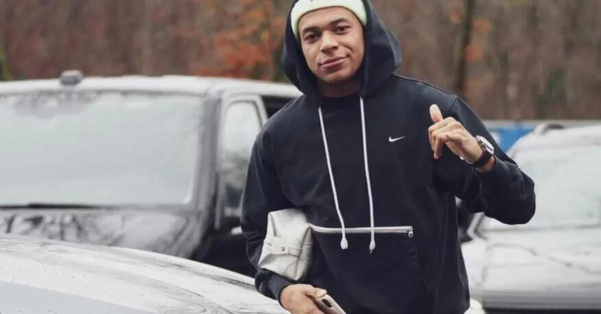 Kylian Mbapp&eacute;: sette auto, zero patente. "Mi manca il tempo"