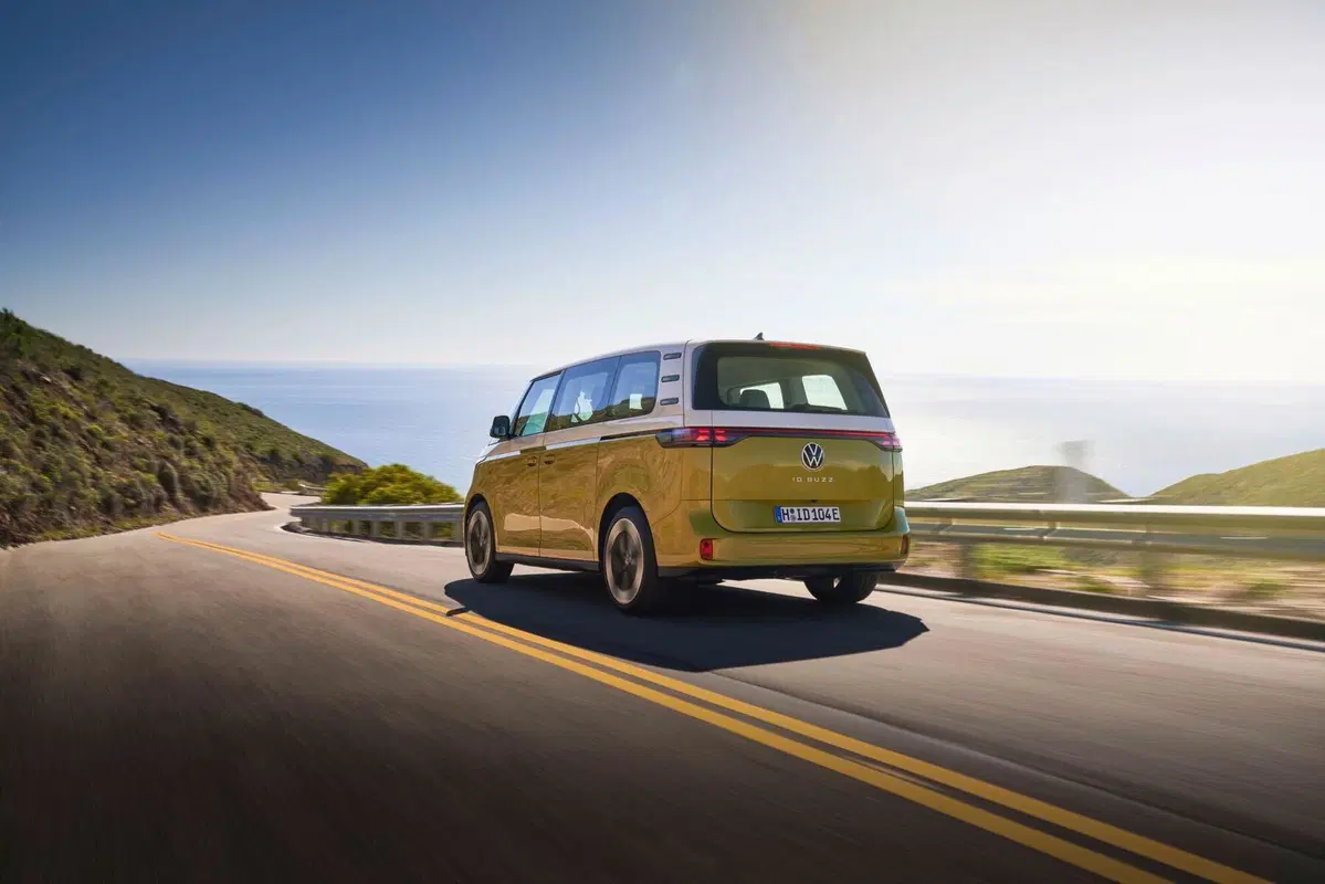 Volkswagen ID.Buzz: si parte da 66.000 euro, la MEB più cara (3)