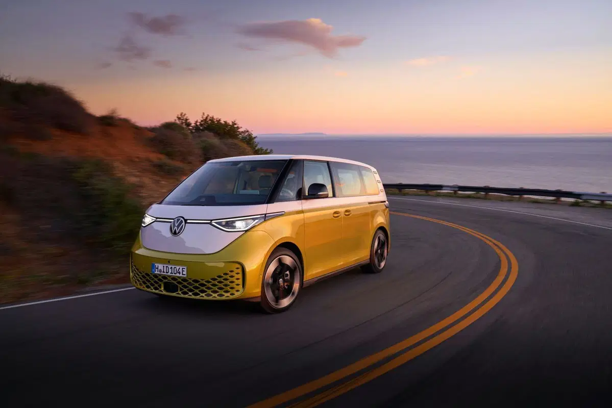 Volkswagen ID.Buzz: si parte da 66.000 euro, la MEB più cara (6)