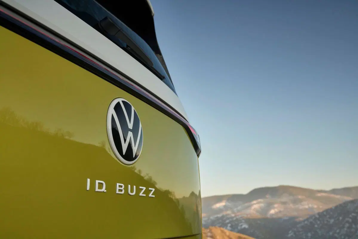 Volkswagen ID.Buzz: si parte da 66.000 euro, la MEB più cara (15)