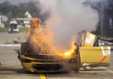 Finto crash test con incendio, Axa si scusa con Tesla