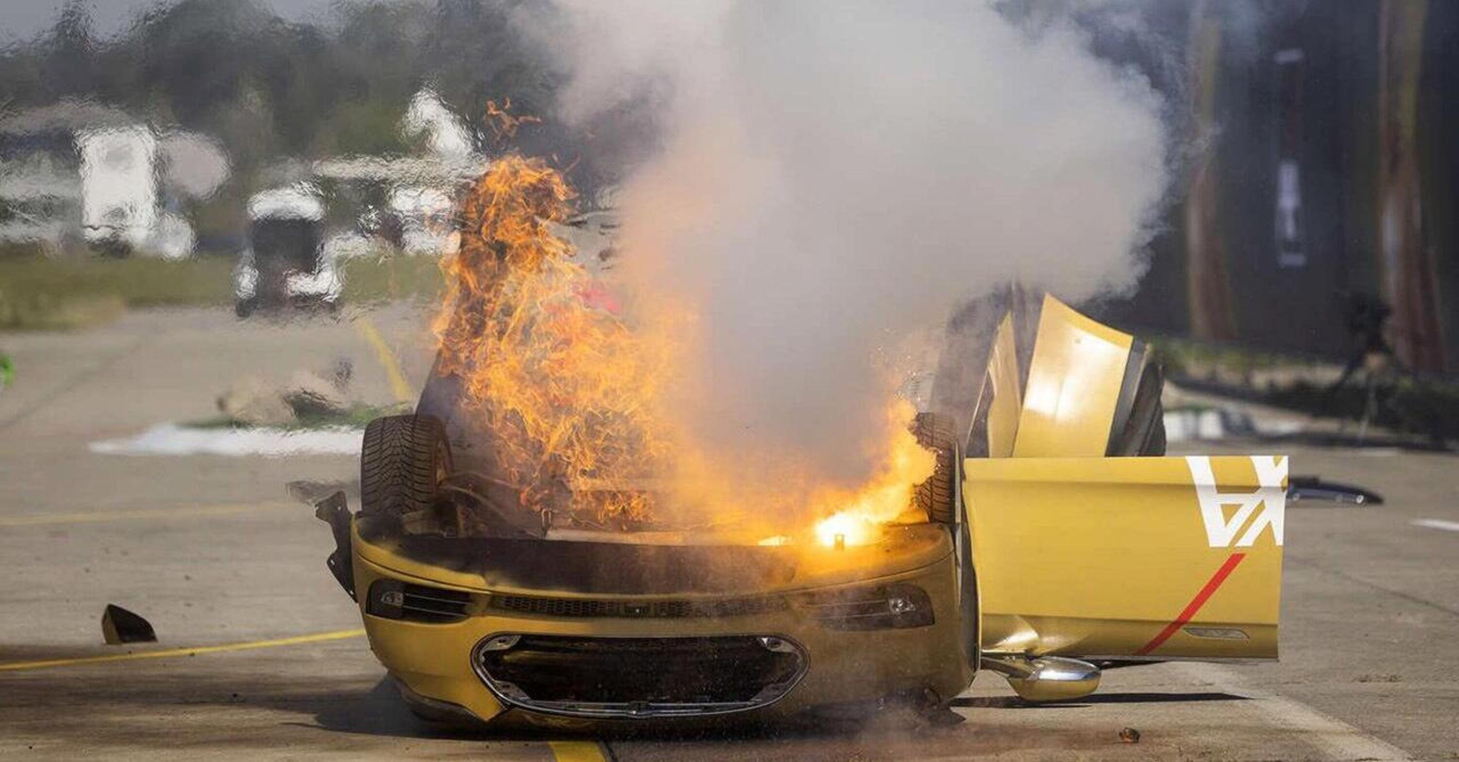 Finto crash test con incendio, Axa si scusa con Tesla
