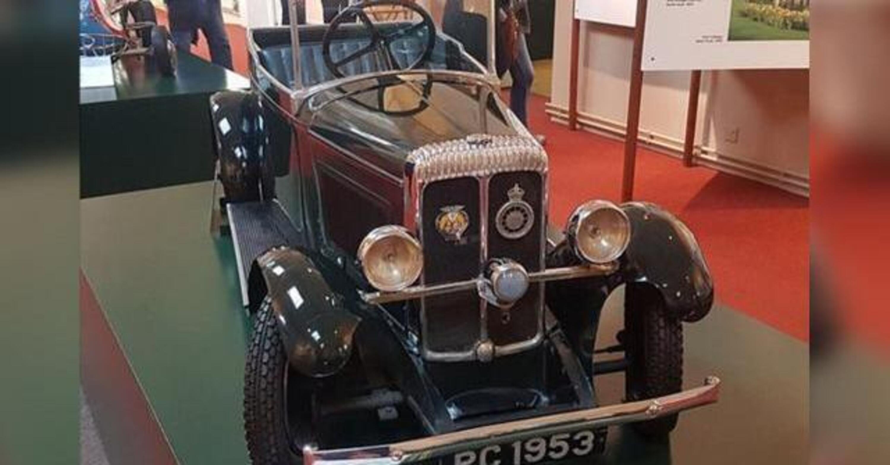 La prima auto della Regina Elisabetta (da bambina) era una C4 Citro&euml;nnette 