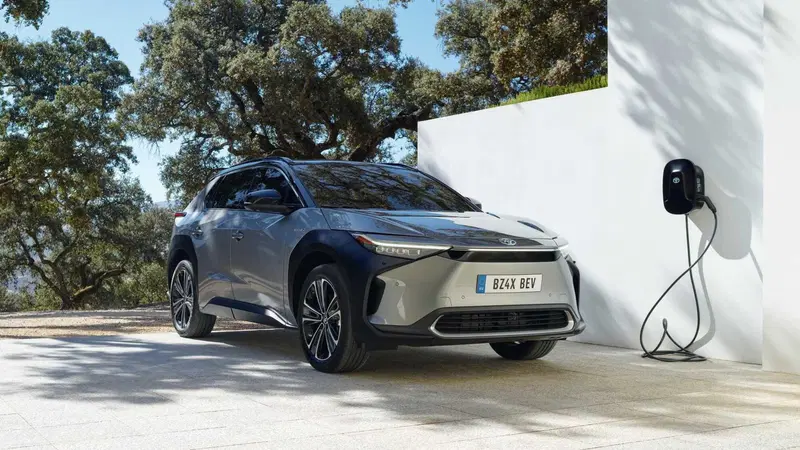 Toyota, Honda e Nissan nel mirino di Greenpeace: non credono nell'elettrico