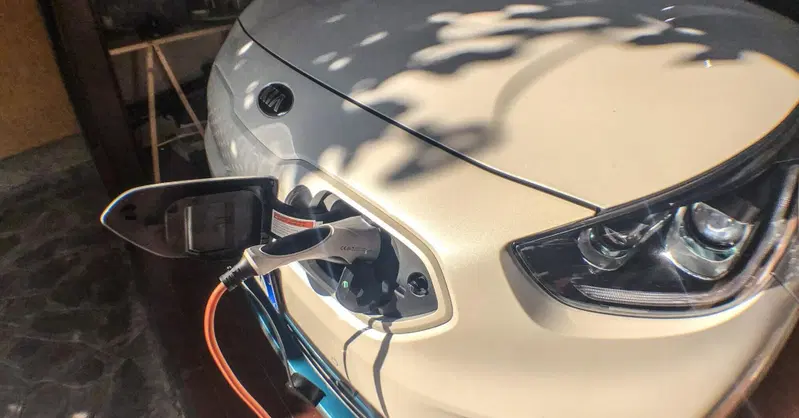 Con il piano UE anticonsumo si pu&ograve; ricaricare l'auto elettrica in casa?