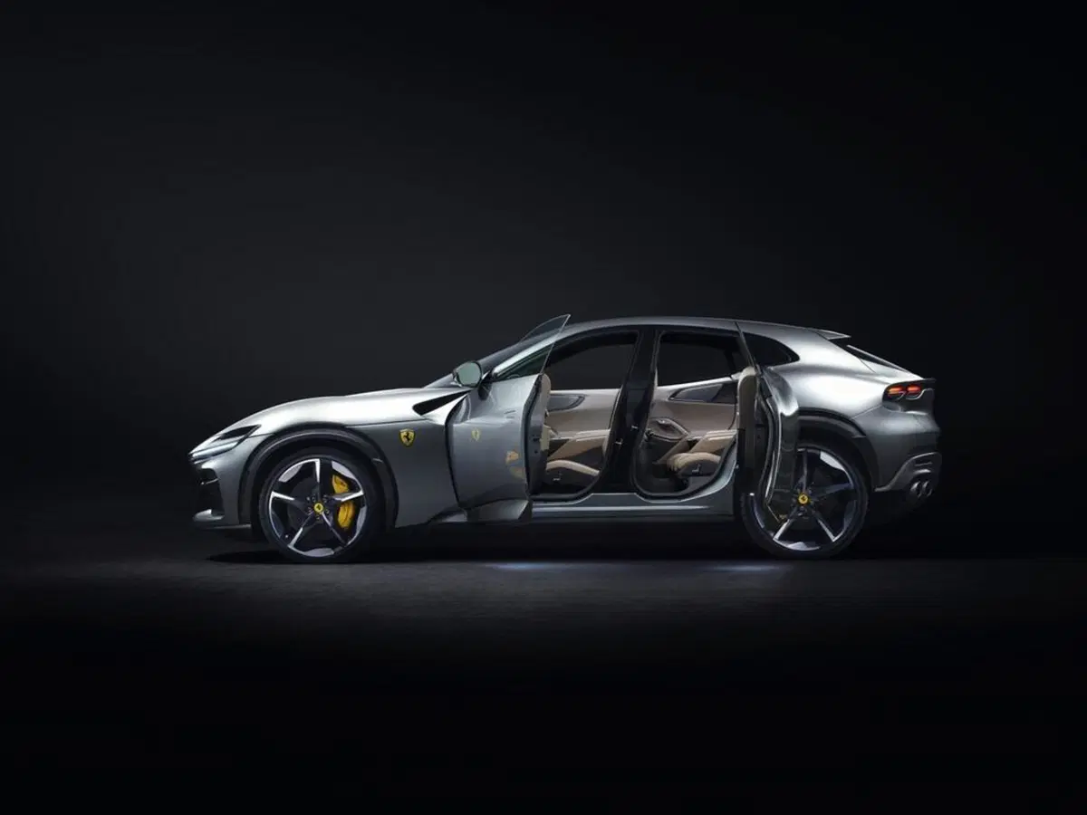 Ferrari Purosangue: tutte le foto e la meccanica (10)