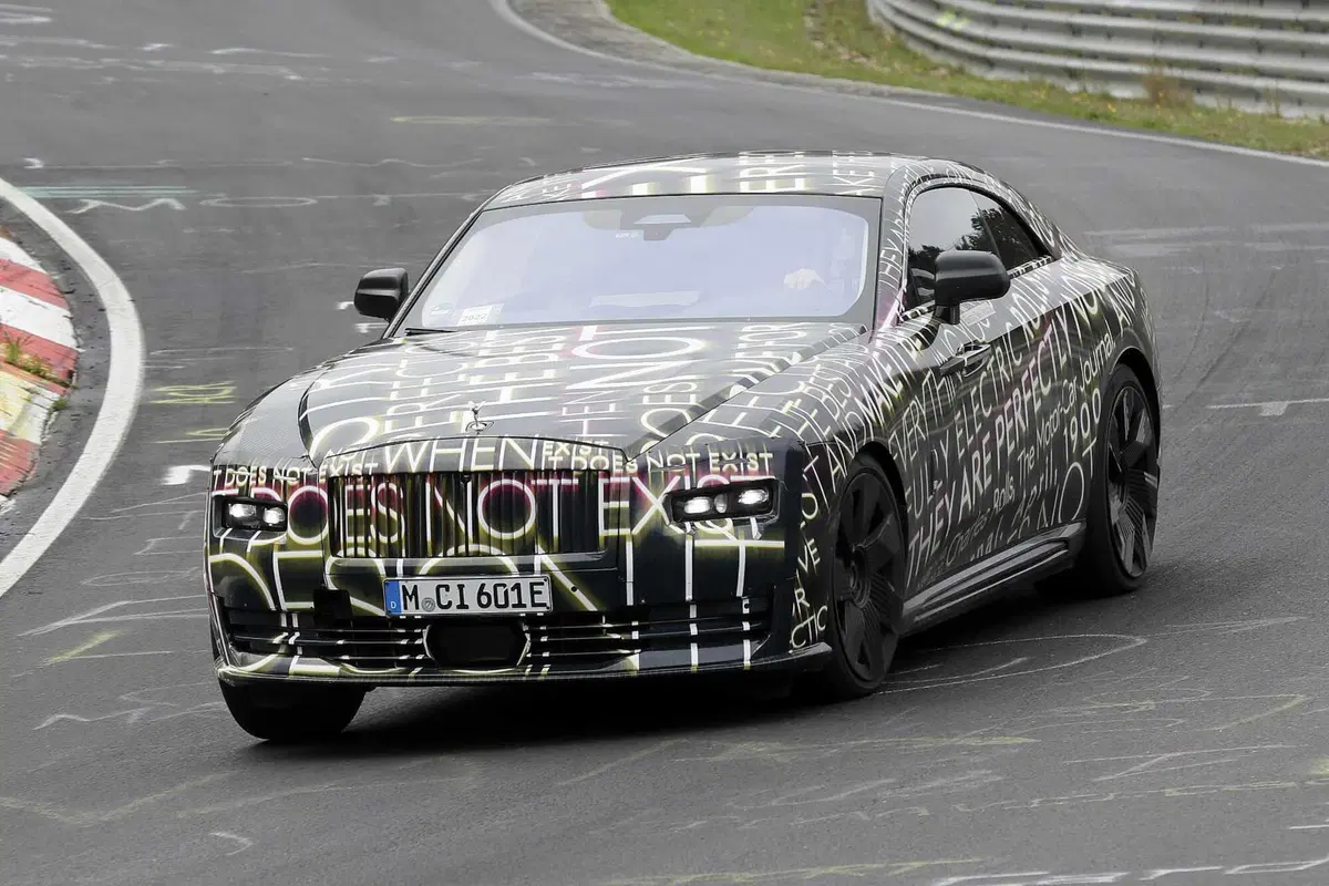  Rolls-Royce Spectre (elettrica), ecco le foto spia  (2)