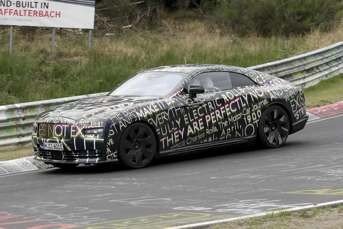  Rolls-Royce Spectre (elettrica), ecco le foto spia  (3)