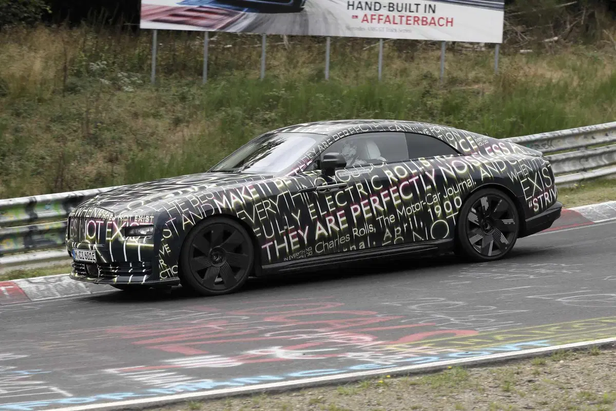  Rolls-Royce Spectre (elettrica), ecco le foto spia  (4)