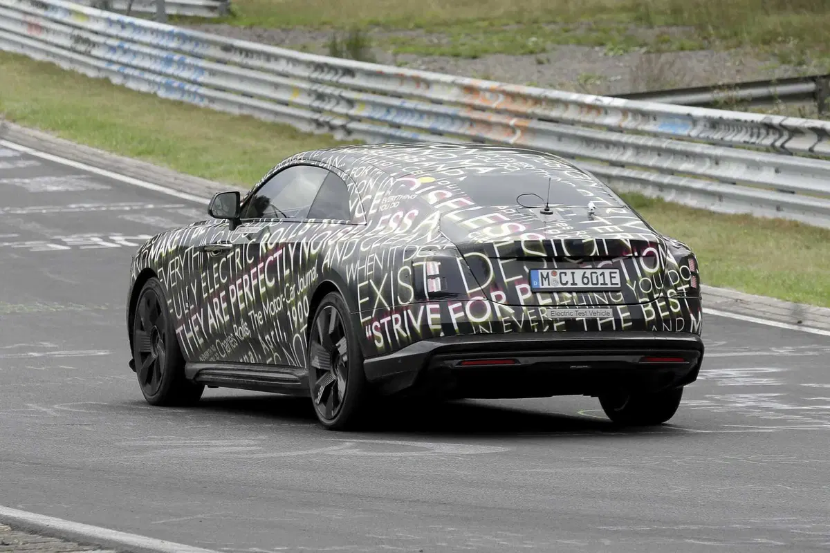  Rolls-Royce Spectre (elettrica), ecco le foto spia  (6)
