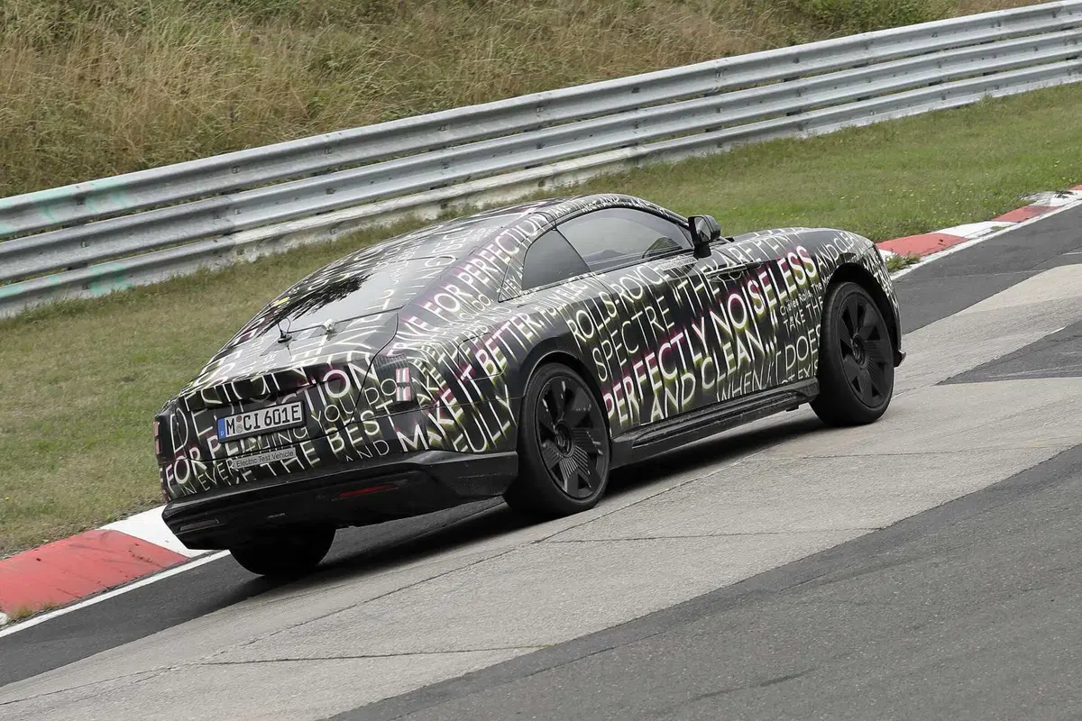  Rolls-Royce Spectre (elettrica), ecco le foto spia  (9)