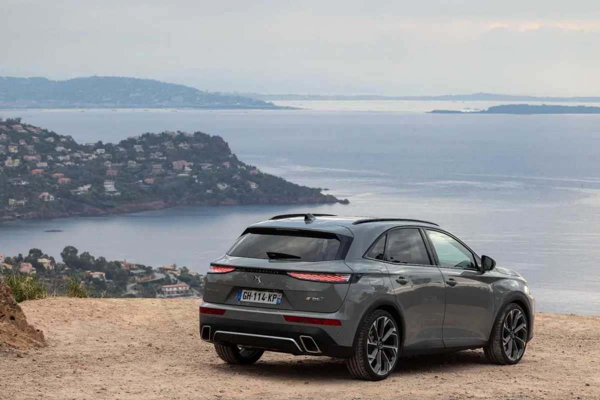 DS 7 E-Tense 4x4 360: ammiraglia parigina che sfida le tedesche. Prova su strada (4)
