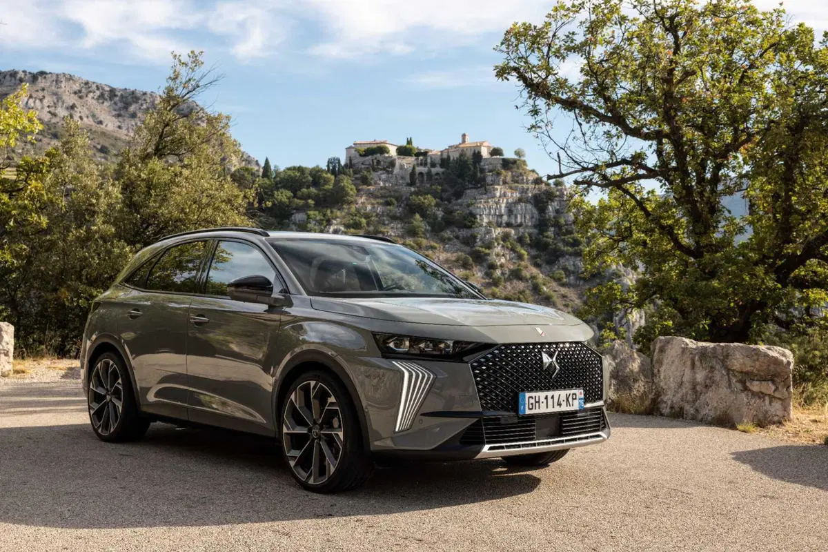 DS 7 E-Tense 4x4 360: ammiraglia parigina che sfida le tedesche. Prova su strada (7)
