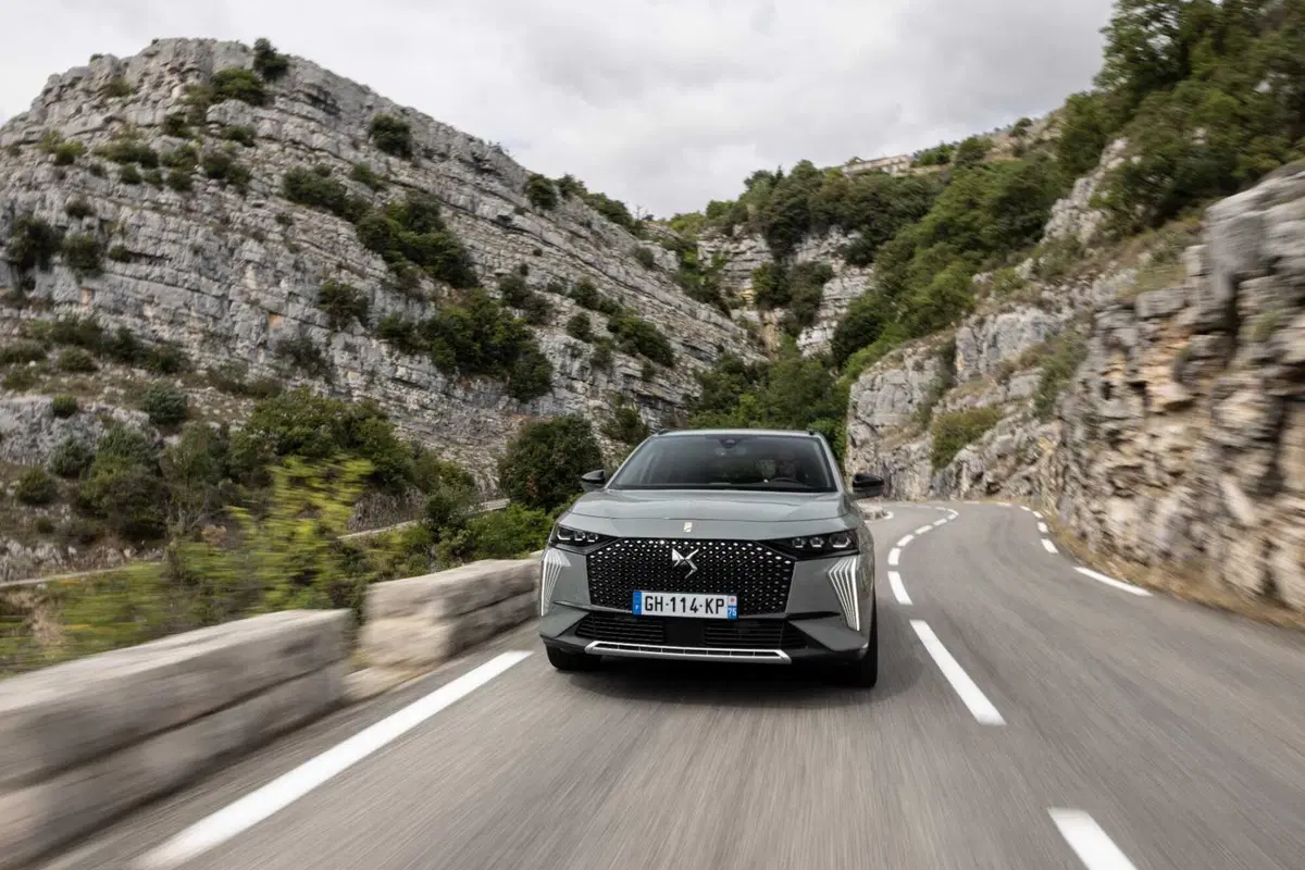 DS 7 E-Tense 4x4 360: ammiraglia parigina che sfida le tedesche. Prova su strada (9)