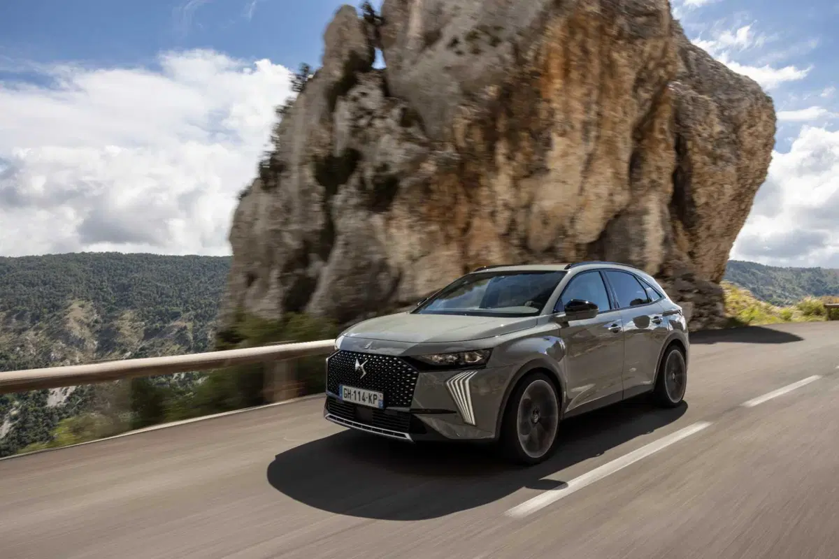 DS 7 E-Tense 4x4 360: ammiraglia parigina che sfida le tedesche. Prova su strada (12)