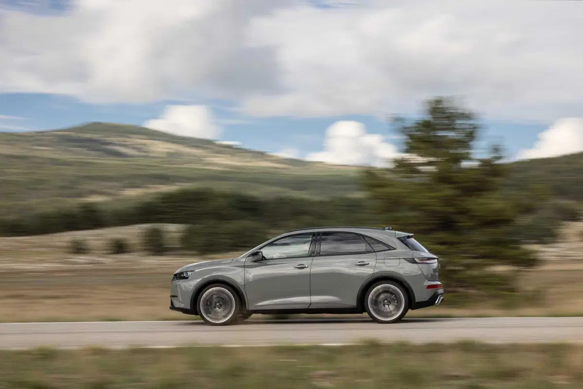 DS 7 E-Tense 4x4 360: ammiraglia parigina che sfida le tedesche. Prova su strada (14)