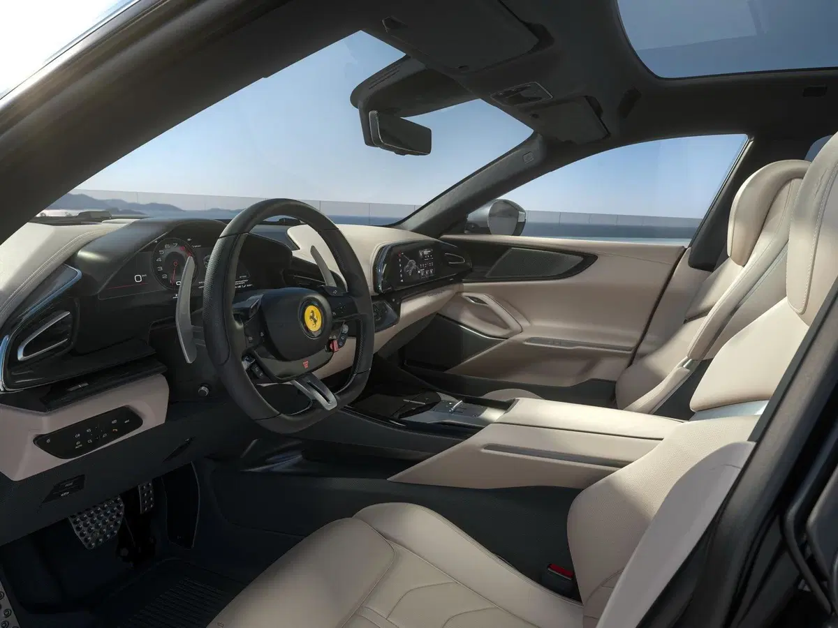Scende in campo e le ha tutte contro: nuova Ferrari Purosangue, top e flop (2)