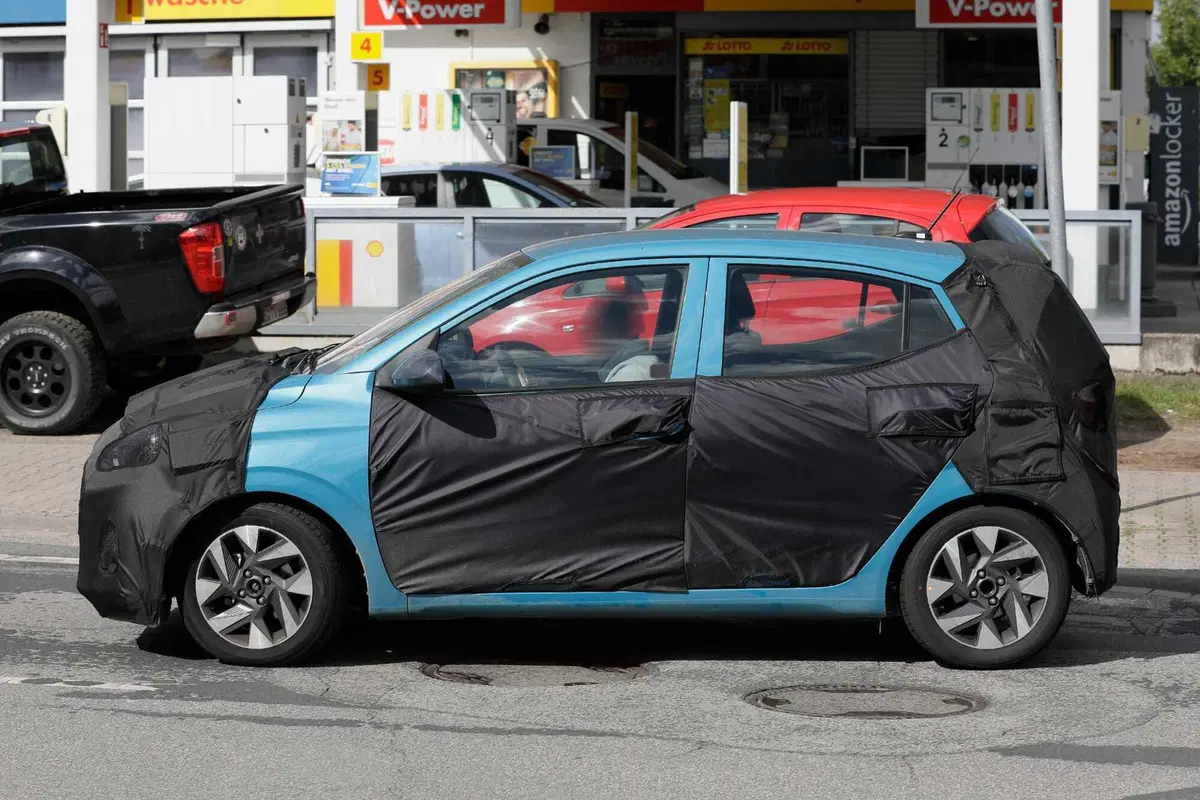 Hyundai i10 2023, ecco le foto spia del nuovo Facelift (4)