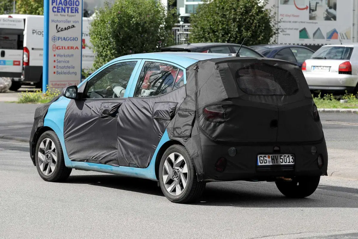 Hyundai i10 2023, ecco le foto spia del nuovo Facelift (5)