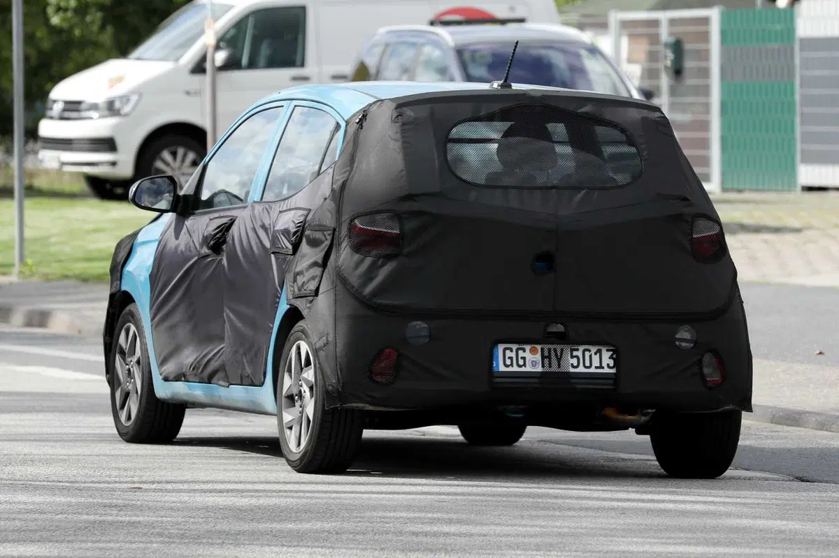 Hyundai i10 2023, ecco le foto spia del nuovo Facelift (6)